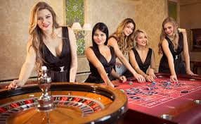 AduQ showdown screen displaying winning hand and pot distribution